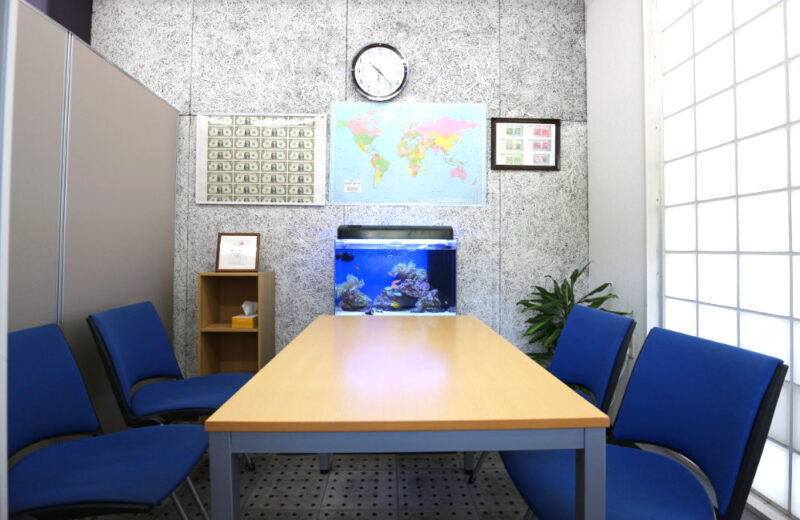 オフィスの打ち合わせスペース　60cm海水魚水槽レンタル事例 水槽画像４