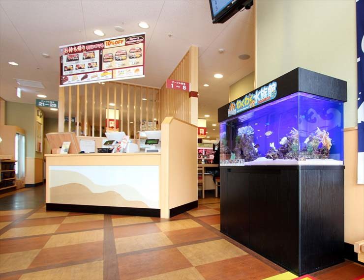 神奈川県川崎市 飲食店様  120cm海水魚水槽  設置事例 水槽画像１