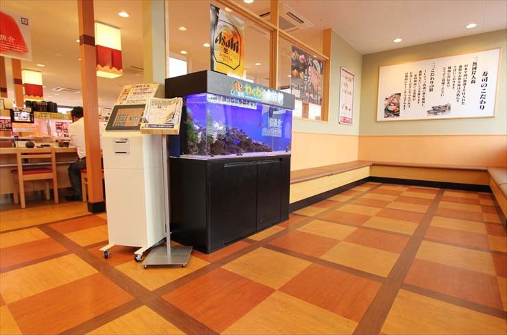 埼玉県さいたま市 飲食店  120cm海水魚水槽  設置事例 水槽画像２