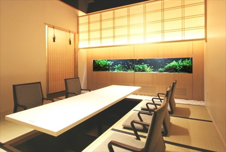 日本料理「魚月」様　150cm淡水魚水槽 リース事例　設置後 水槽画像１
