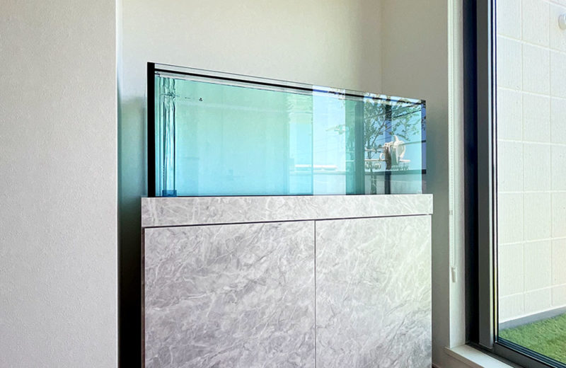 個人宅様に120cmクリアガラス水槽を販売・設置！透明感が美しい特注水槽 水槽画像５