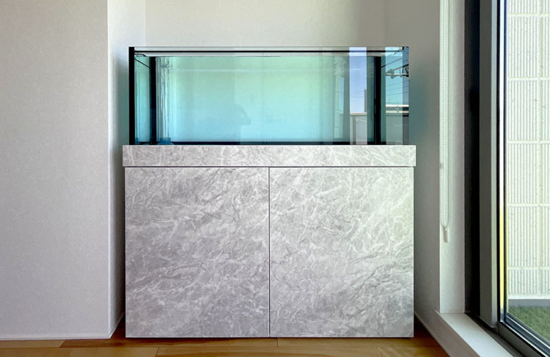個人宅様に120cmクリアガラス水槽を販売・設置！透明感が美しい特注水槽 水槽画像２