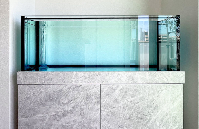 個人宅様に120cmクリアガラス水槽を販売・設置！透明感が美しい特注水槽 水槽画像４