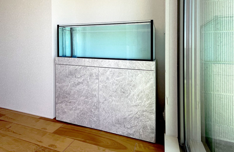 個人宅様に120cmクリアガラス水槽を販売・設置！透明感が美しい特注水槽 水槽画像３